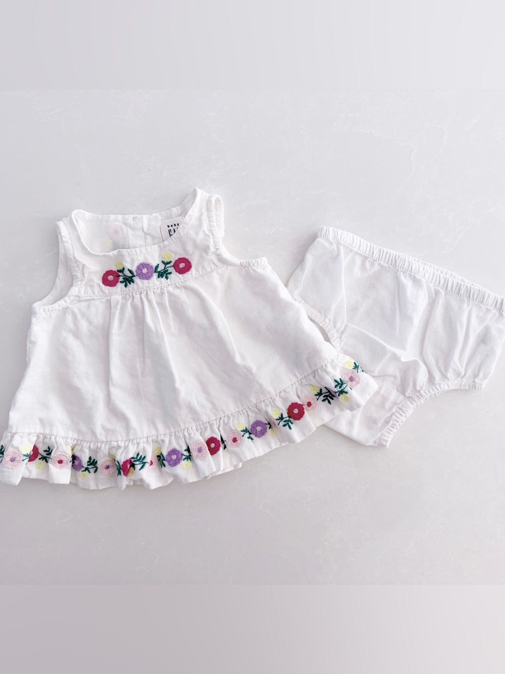 Gap Baby White Floral Embroidered Top & Diaper Cover Set • Size 3-6M